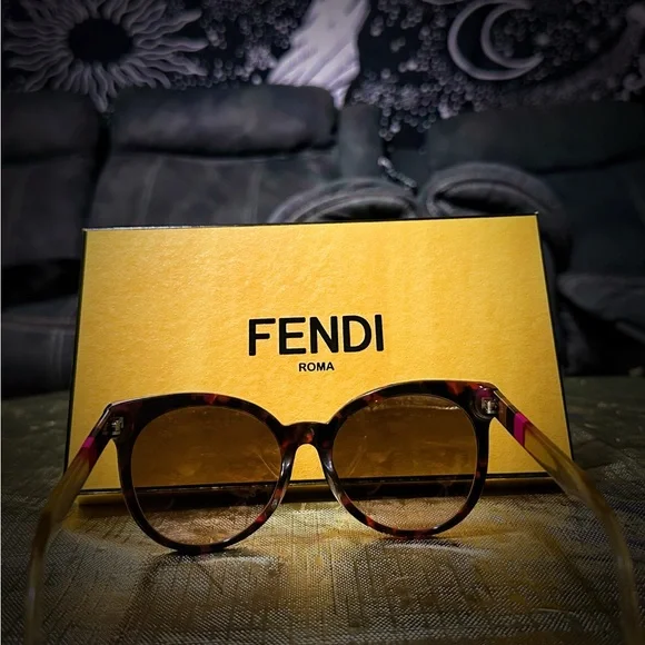 Fendi Sunglasses - Black and purple tortoise style 
❌70%OFF SALE❌ - Picture 13 of 14